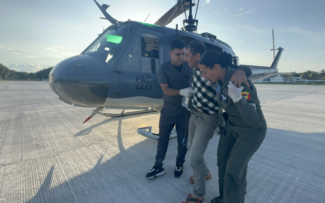 DOS ADULTOS MAYORES AFECTADOS POR DERRUMBE EN CALDAS FUERON TRASLADADOS POR SU FUERZA A�REA