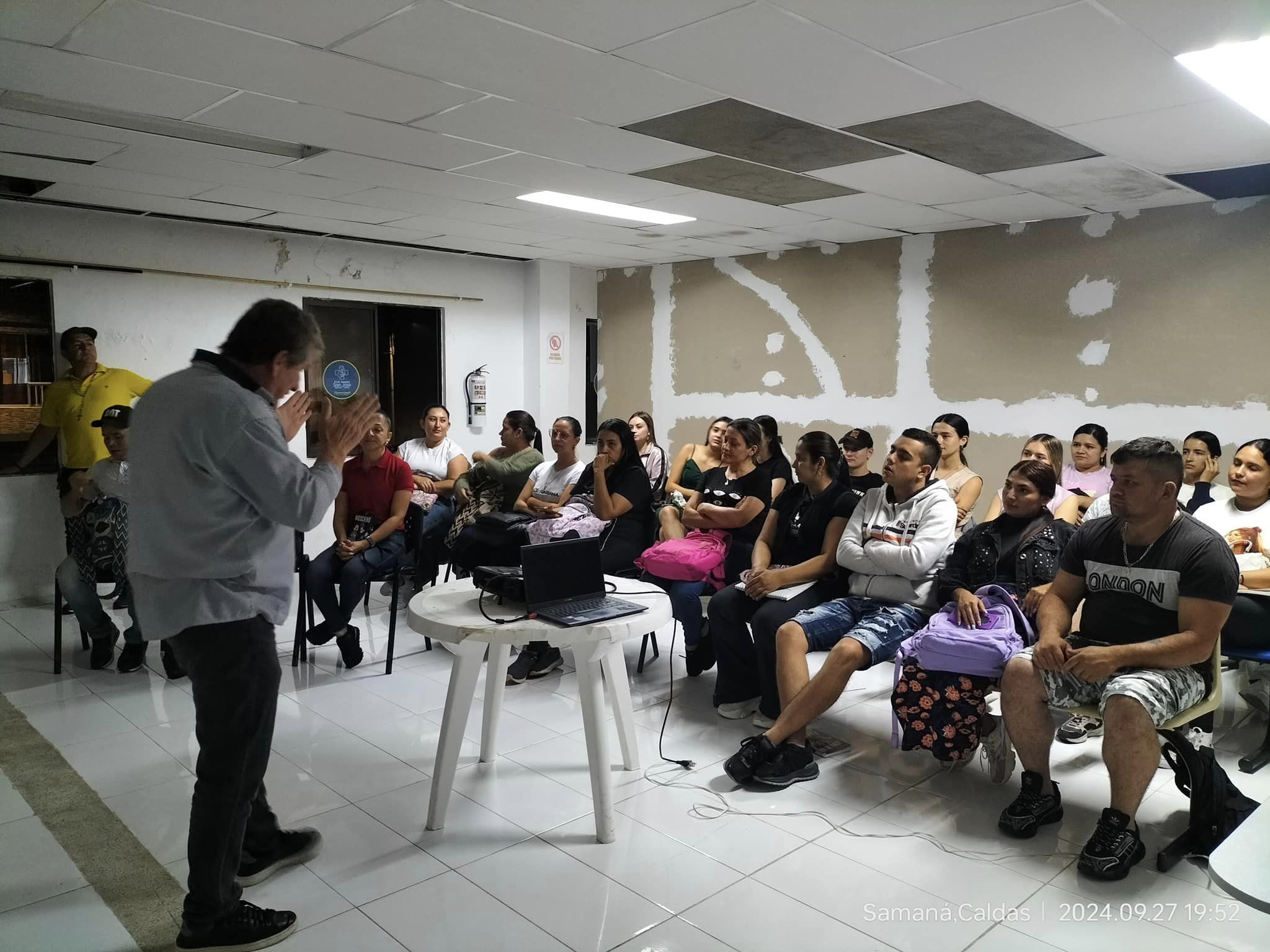 28 ESTUDIANTES EN AUXILIAR DE ENFERMER�A