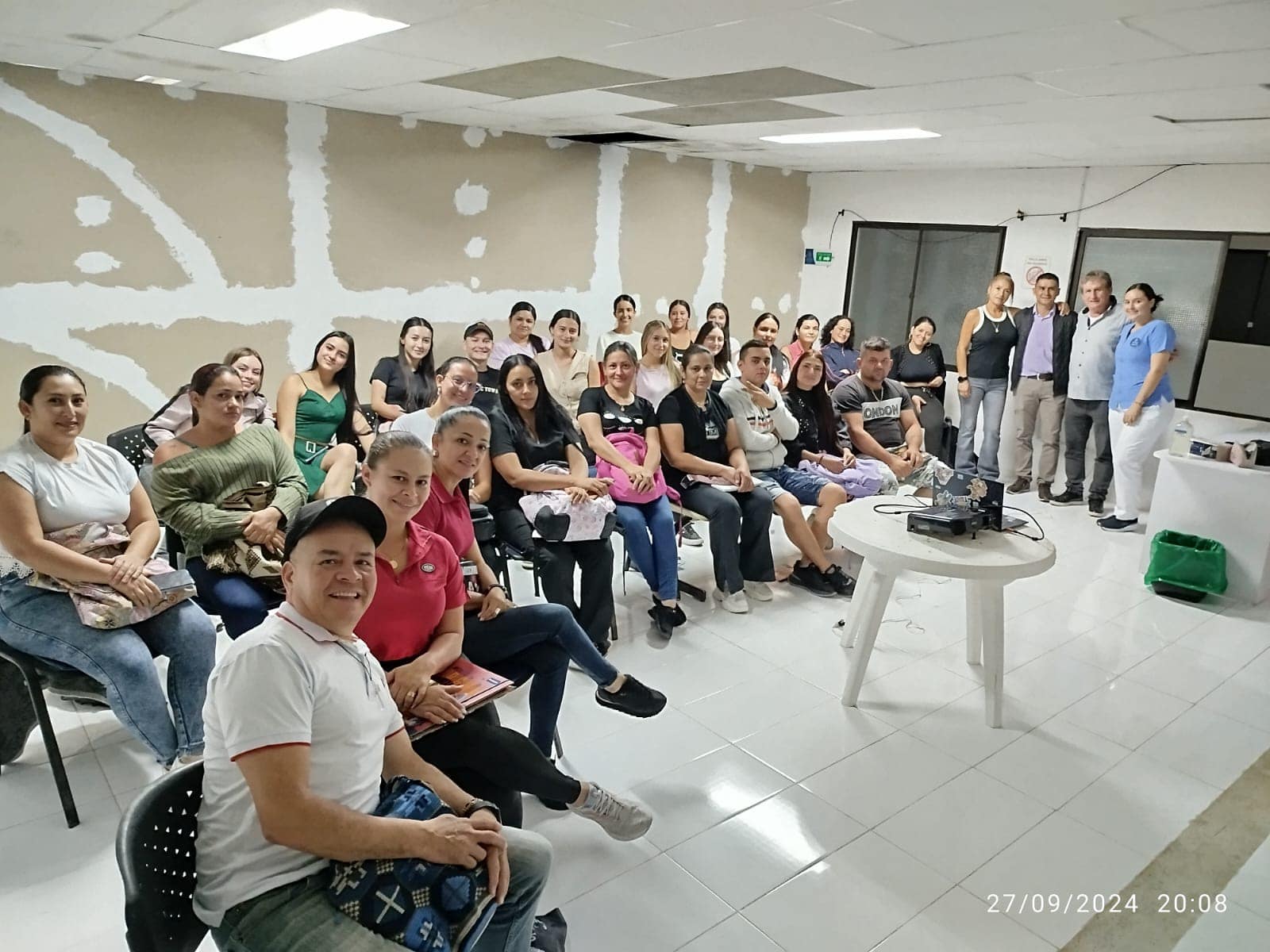 28 ESTUDIANTES EN AUXILIAR DE ENFERMER�A