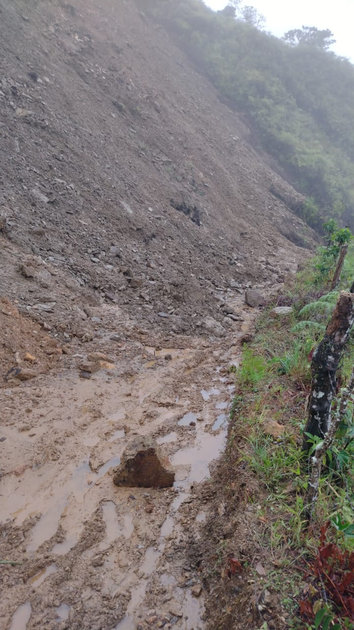 V�A SAMAN�-LOS POMOS EST� COMPLETAMENTE CERRADA DEBIDO A DESLIZAMIENTOS DE TIERRA