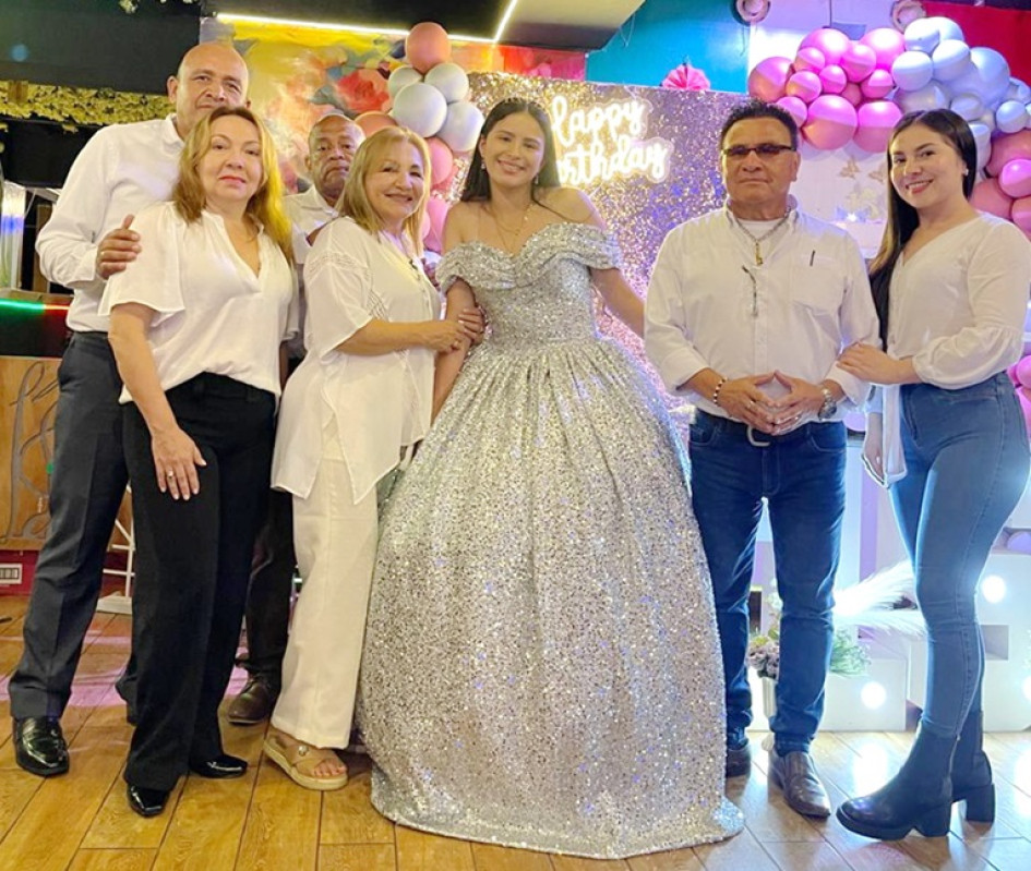 ANA SOF�A GARC�A OSORIO CELEBR� SUS 15 A�OS 