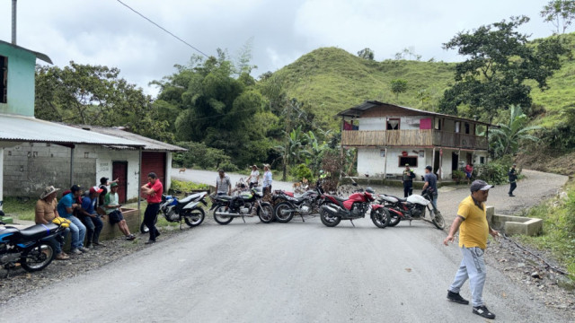 COMUNIDAD DE FLORENCIA CIERRA PASO POR SEGUNDO D�A CONSECUTIVO PARA PROTESTAR