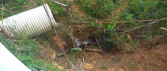 �HAY OBRAS FALSAS Y CONTRATOS FANTASMA EN V�A DE CALDAS?: COMUNIDAD EXIGE RESPUESTAS