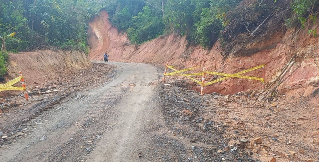 �HAY OBRAS FALSAS Y CONTRATOS FANTASMA EN V�A DE CALDAS?: COMUNIDAD EXIGE RESPUESTAS