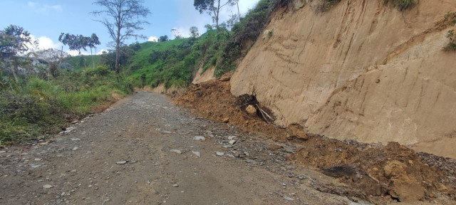 V�A CALDAS - ANTIOQUIA: CONSORCIO RECIBI� MILLONES, NO TERMIN� LA OBRA Y DEBE A TRABAJADORES; 3 HISTORIAS