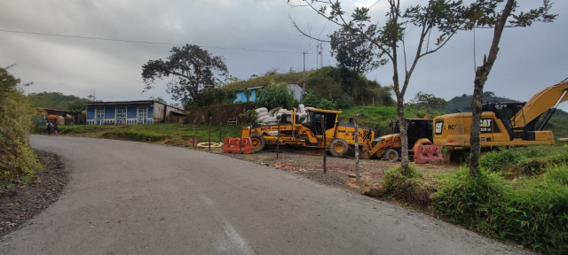 V�A CALDAS - ANTIOQUIA: CONSORCIO RECIBI� MILLONES, NO TERMIN� LA OBRA Y DEBE A TRABAJADORES; 3 HISTORIAS