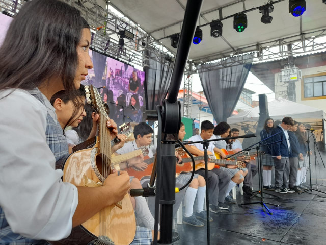 SAMAN� (CALDAS) SE LLEN� DE NOTAS DE PAZ DURANTE CONCIERTO DE BANDAS ESTE VIERNES