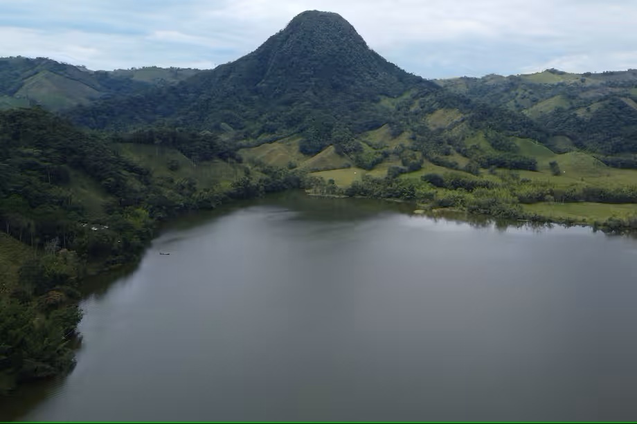 LAGUNA DE SAN DIEGO, UN TESORO VOLC�NICO EN EL CORAZ�N DE CALDAS