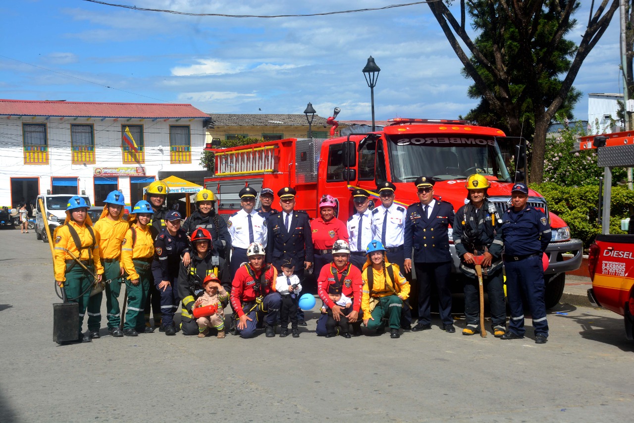 HOY SE CELEBRA EL ANIVERSARIO 55� DE LA FUNDACI�N DE NUESTRO CUERPO DE BOMBEROS VOLUNTARIOS DE SAMAN�